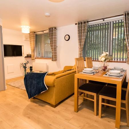 1 Bedroom Newton Apartment L Free Parking L Wigan Royal Infirmary L Haigh Hall L Central Location Luaran gambar