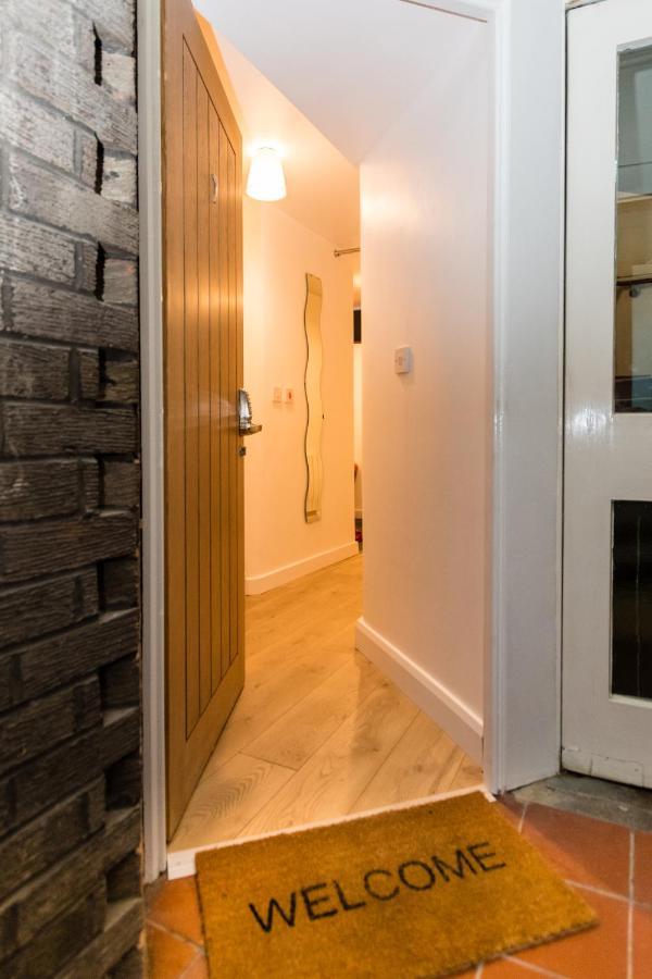 1 Bedroom Newton Apartment L Free Parking L Wigan Royal Infirmary L Haigh Hall L Central Location Luaran gambar