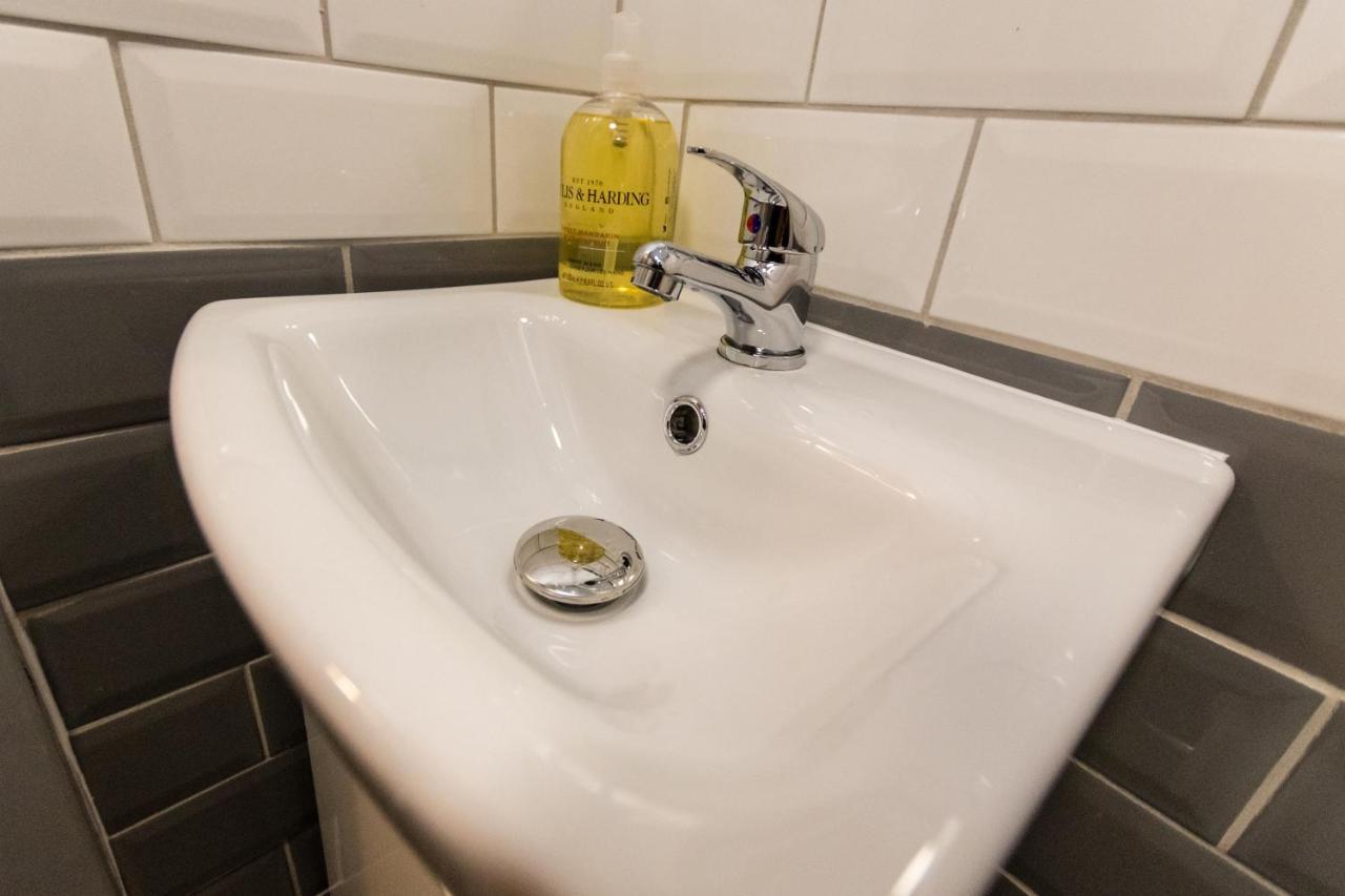 1 Bedroom Newton Apartment L Free Parking L Wigan Royal Infirmary L Haigh Hall L Central Location Luaran gambar